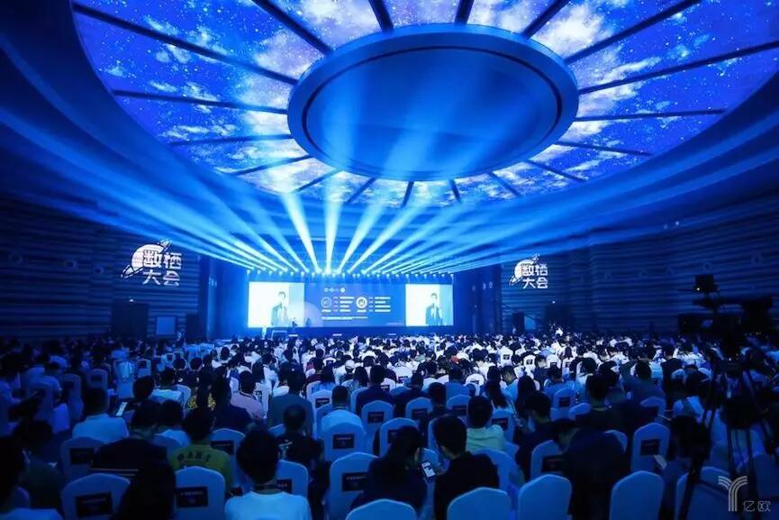 【合作伙伴】數(shù)據(jù)中臺(tái)領(lǐng)域首次行業(yè)峰會(huì)杭州召開，超25萬人次圍觀